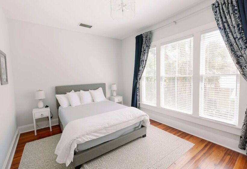 مبيت وإفطار The Foxtail Estate