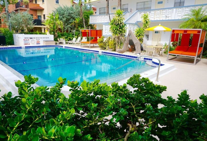 Club Lux Resort By The Beach