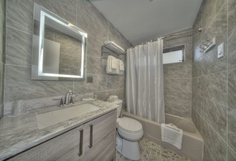 Club Lux Resort By The Beach