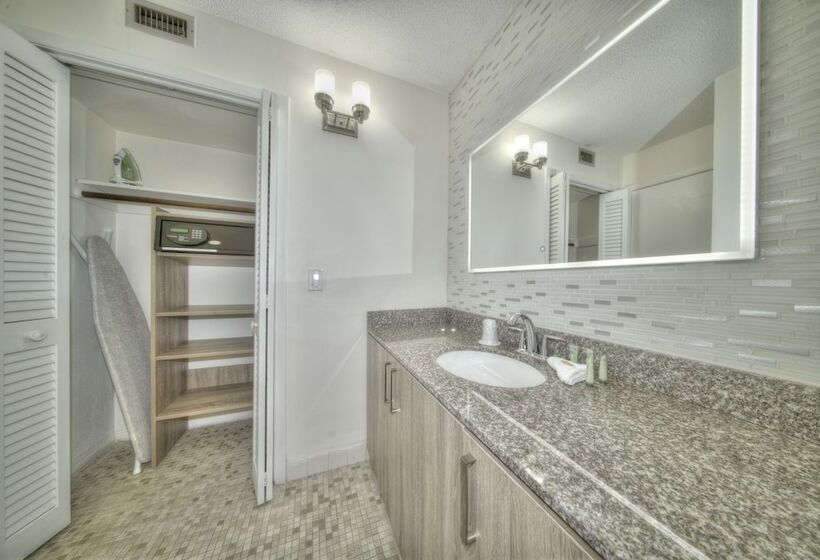 Club Lux Resort By The Beach