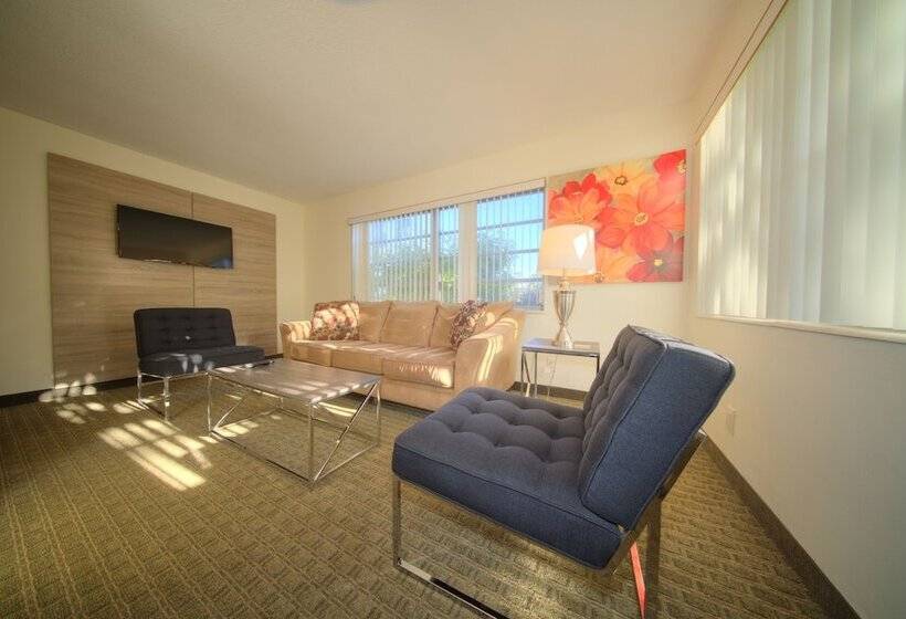 Club Lux Resort By The Beach