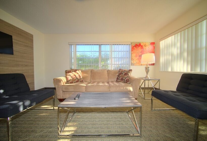 Club Lux Resort By The Beach