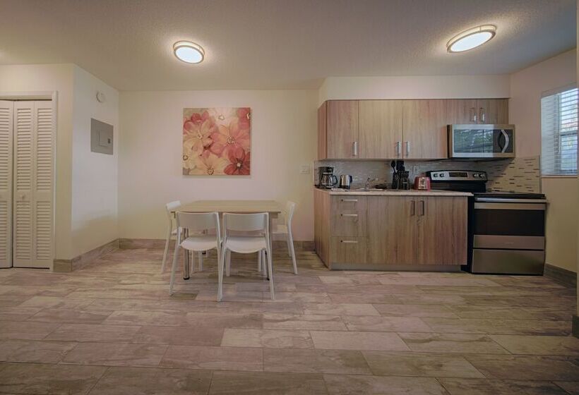 Club Lux Resort By The Beach