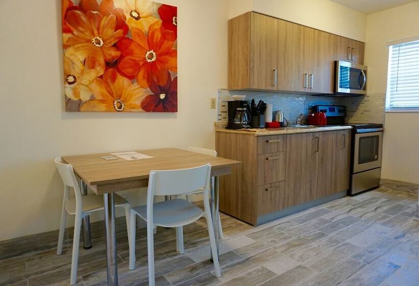 Club Lux Resort By The Beach