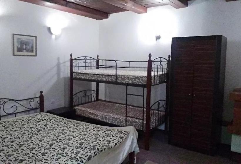 هاستل вілла графа