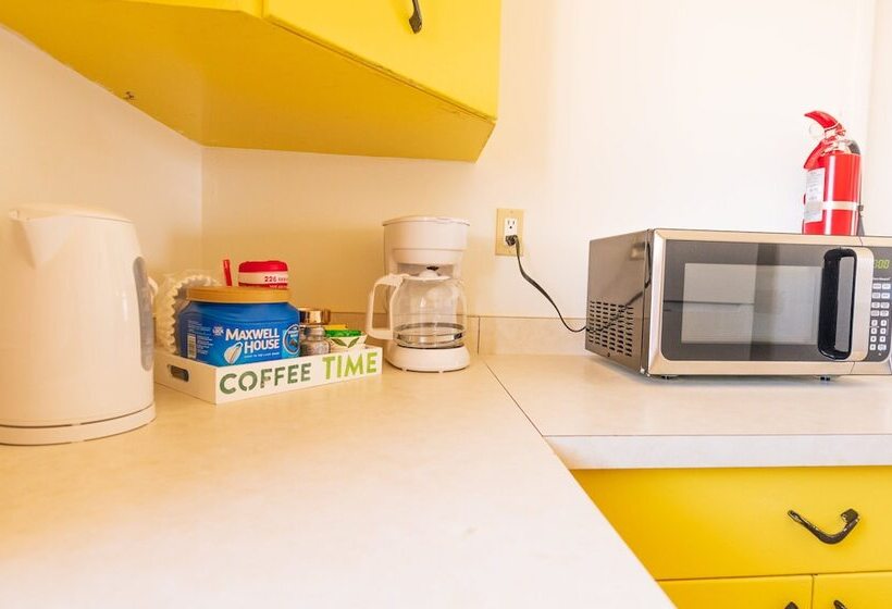 1 Or 3 Bedroom Apartment With Full Kitchen