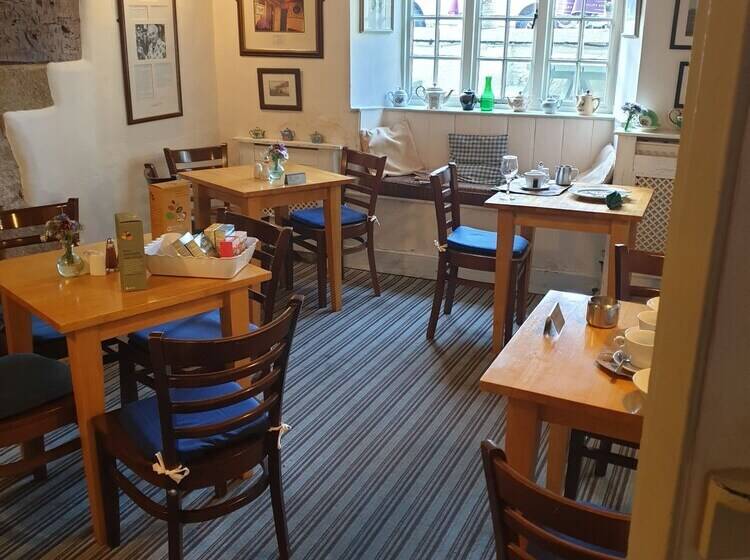 פונדק The Drewe Arms