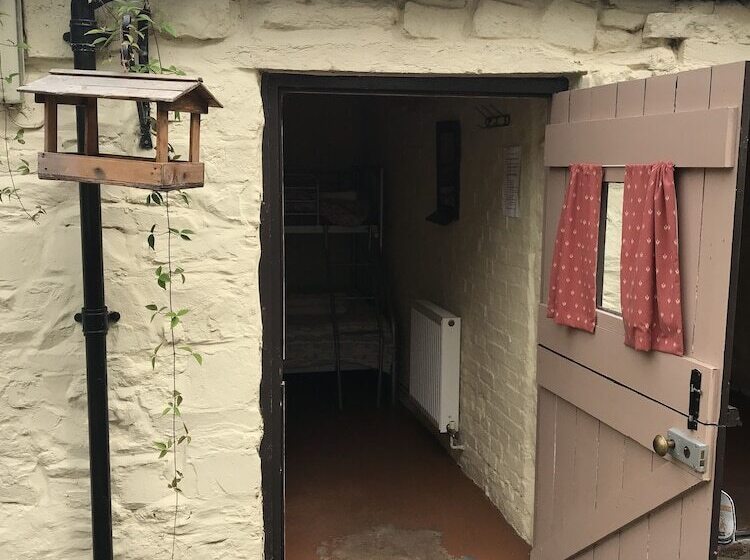 פונדק The Drewe Arms