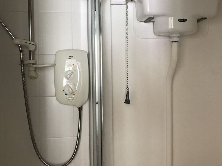 פונדק The Drewe Arms