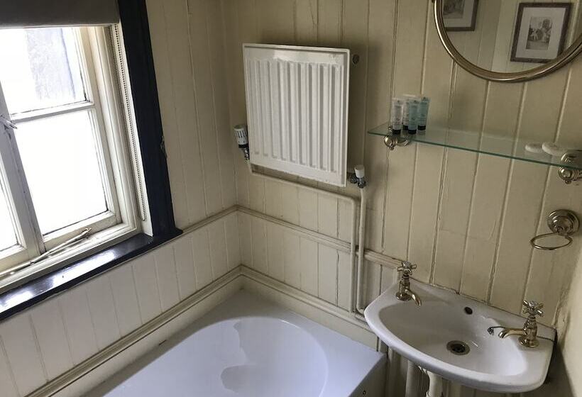 פונדק The Drewe Arms