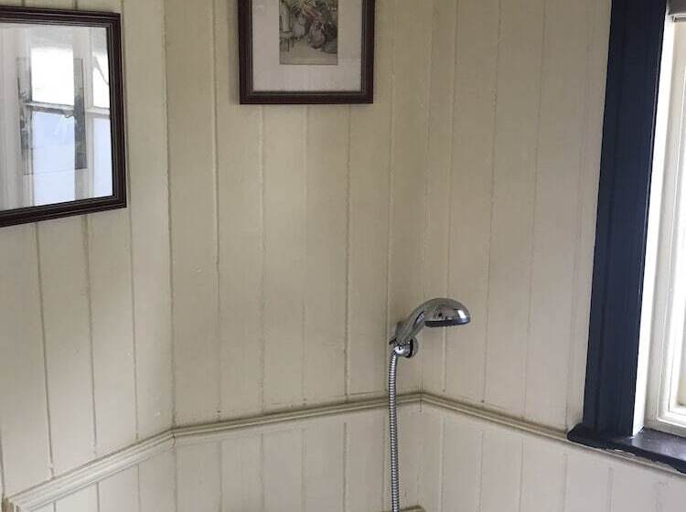 פונדק The Drewe Arms