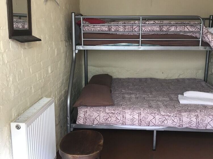 פונדק The Drewe Arms