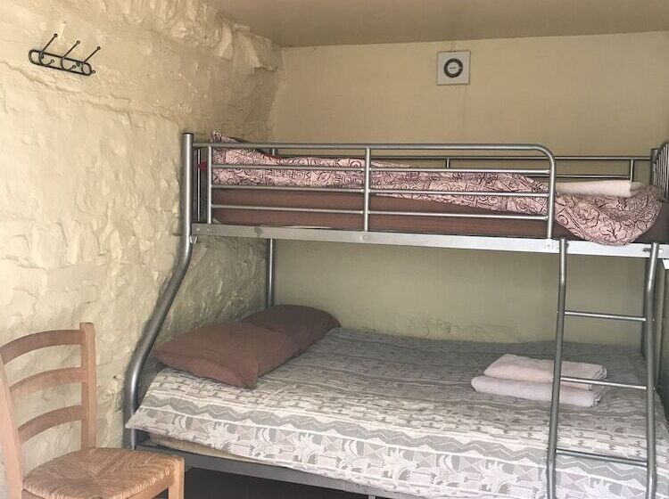 פונדק The Drewe Arms