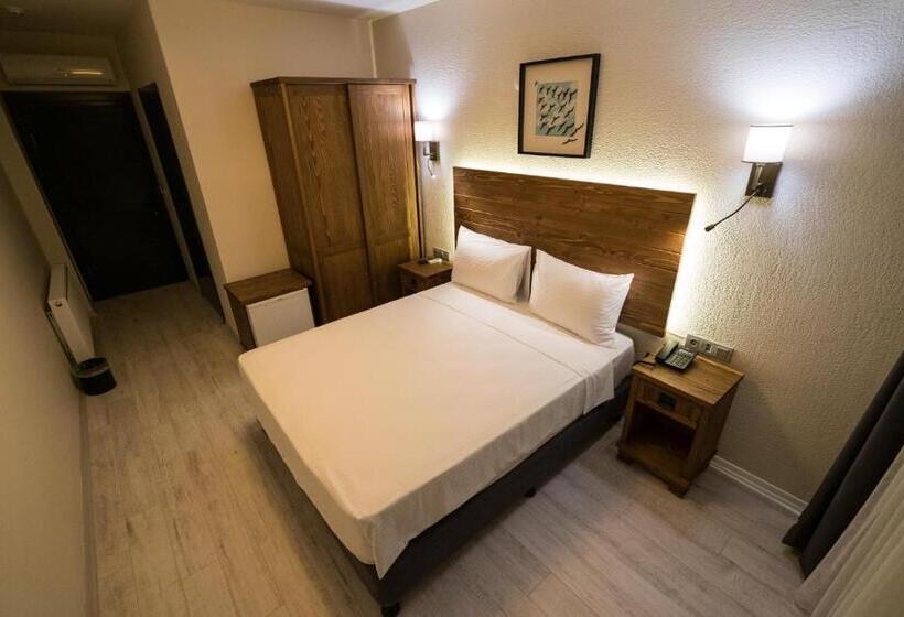 هتل 8 Rooms