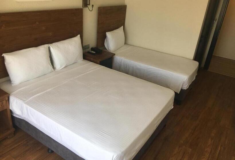 هتل 8 Rooms
