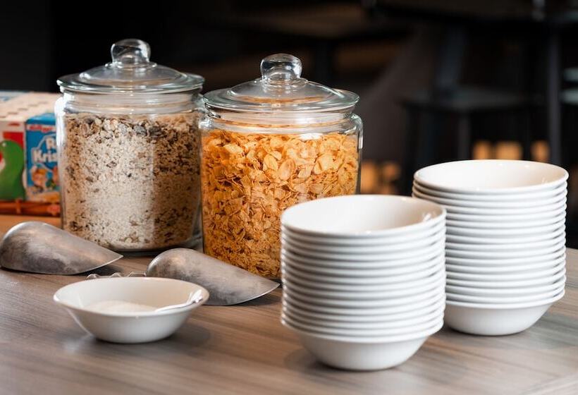 Ac Hotel By Marriott Manchester City Centre