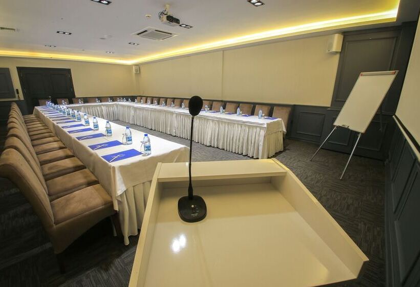 Aymi̇ra Hotel & Spa