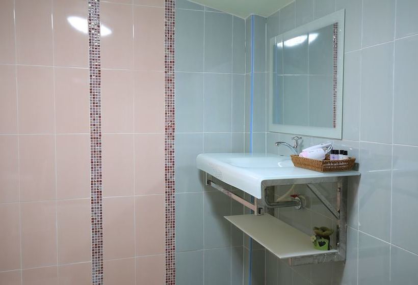 Hotel Baan Oshi Beach