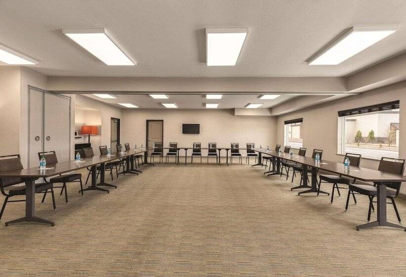 Отель Country Inn & Suites By Radisson, Lubbock Southwest, Tx