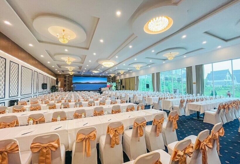 هتل Dalat Wonder  Resort