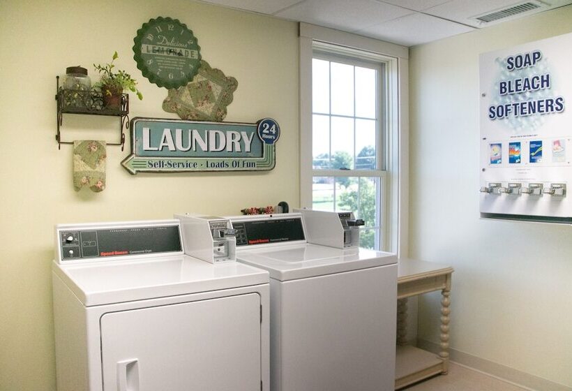 فندق Essenhaus Inn & Conf. Center