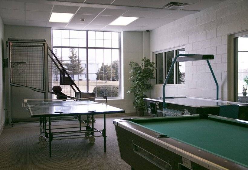 فندق Essenhaus Inn & Conf. Center