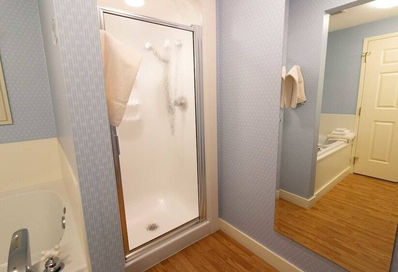 فندق Essenhaus Inn & Conf. Center