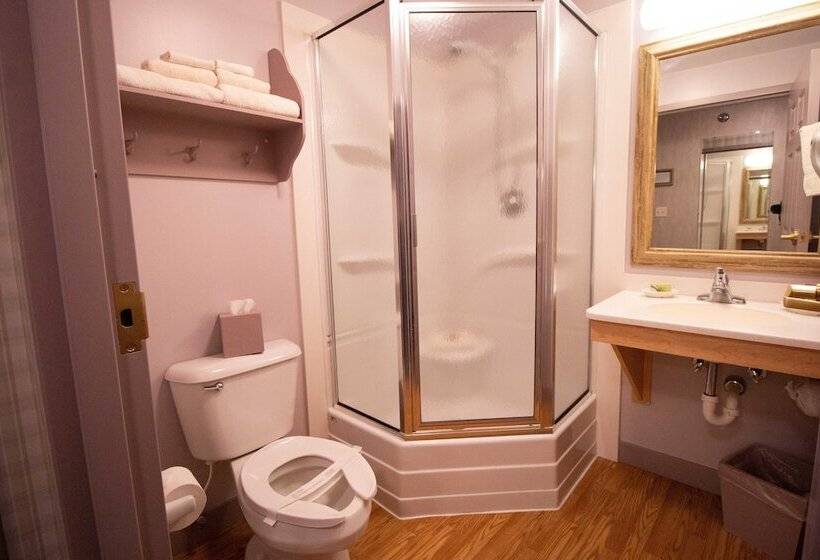 فندق Essenhaus Inn & Conf. Center