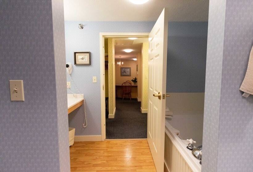 فندق Essenhaus Inn & Conf. Center