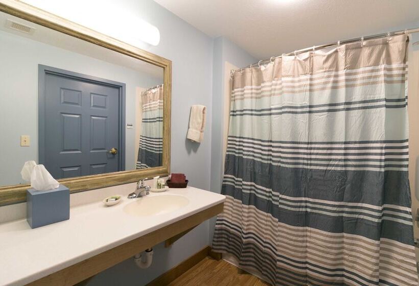 فندق Essenhaus Inn & Conf. Center