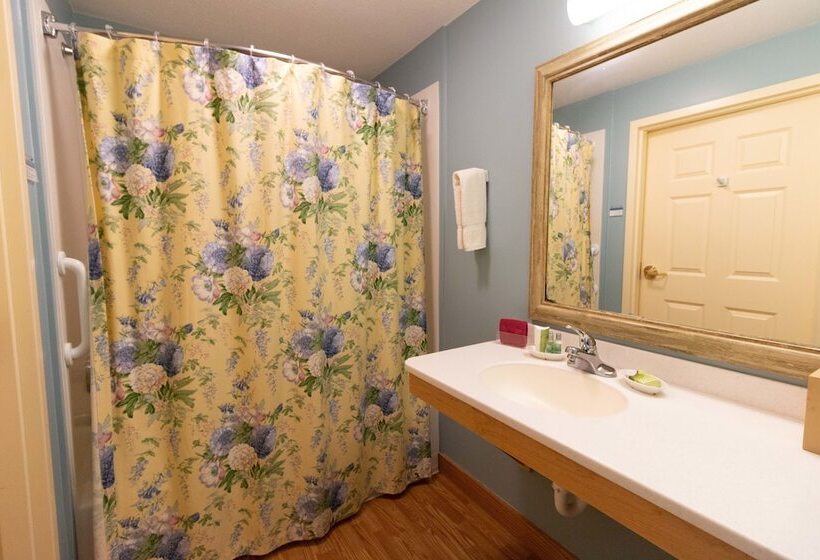 فندق Essenhaus Inn & Conf. Center