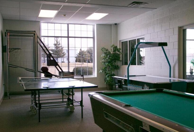 فندق Essenhaus Inn & Conf. Center