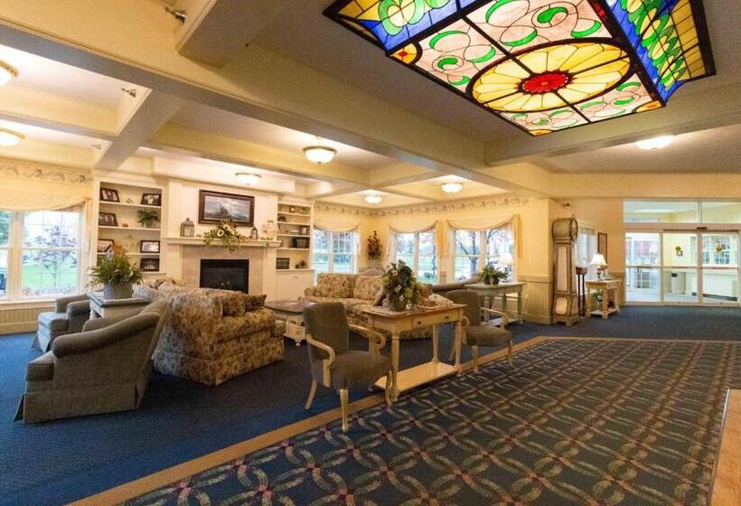 فندق Essenhaus Inn & Conf. Center