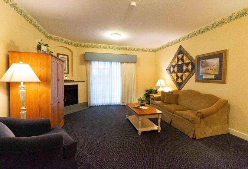 فندق Essenhaus Inn & Conf. Center