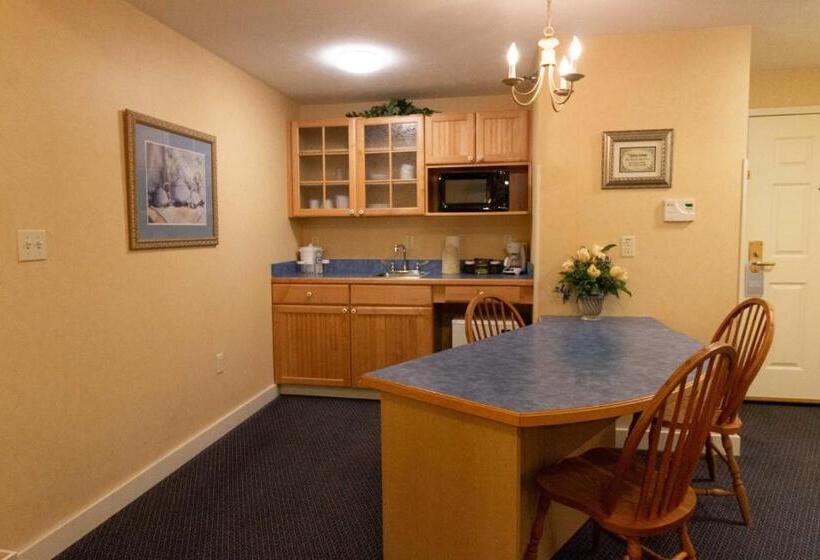 فندق Essenhaus Inn & Conf. Center