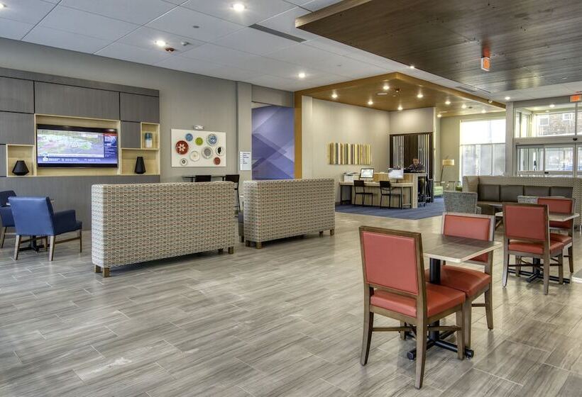 Отель Holiday Inn Express & Suites Omaha Downtown Airport, An Ihg