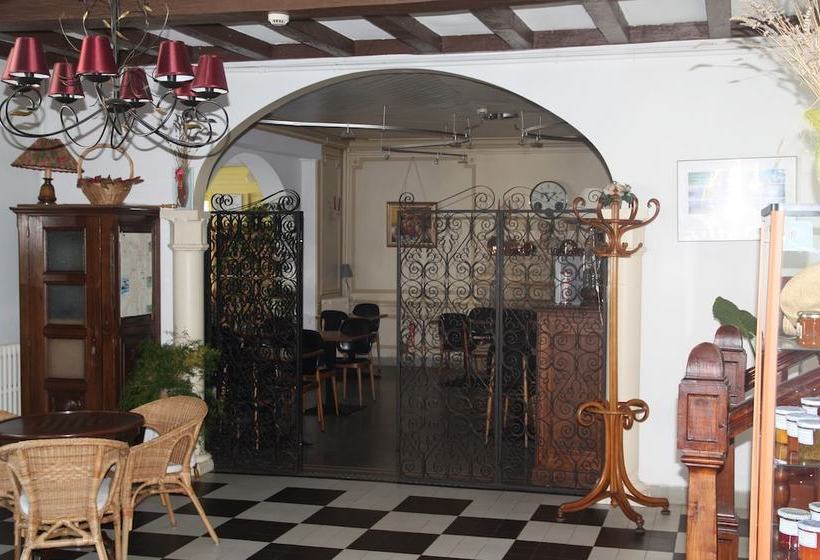 ホテル Hôtel Le Grillon