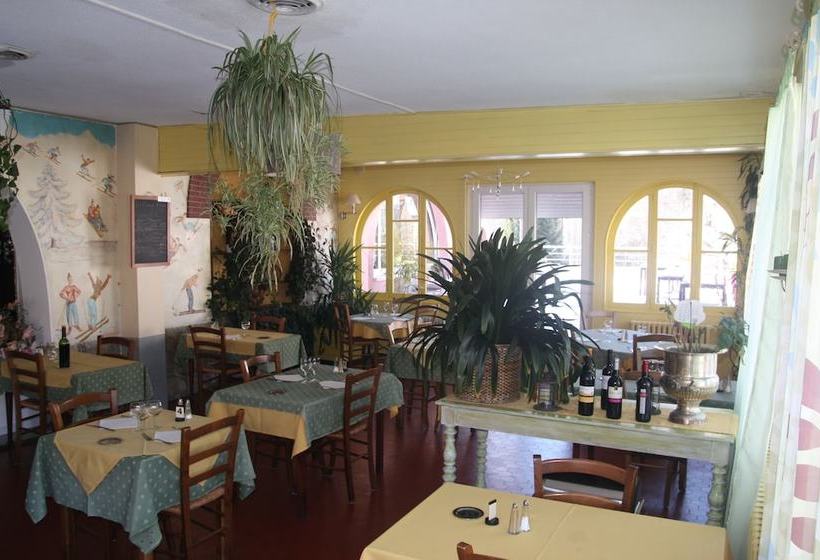 ホテル Hôtel Le Grillon