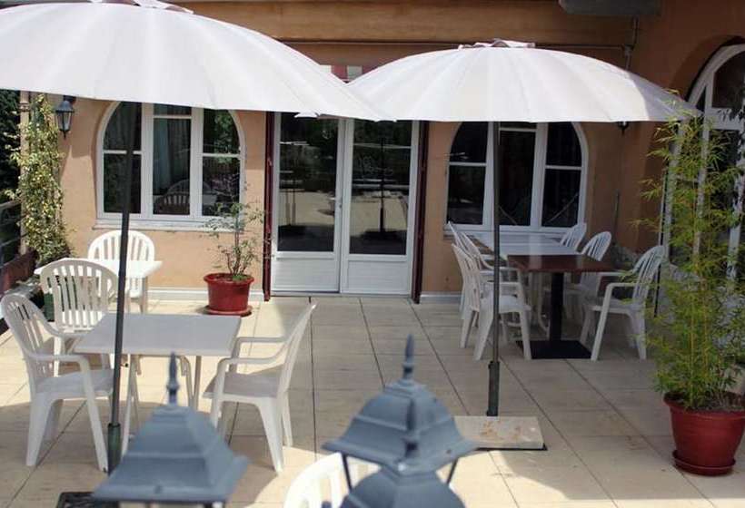 ホテル Hôtel Le Grillon