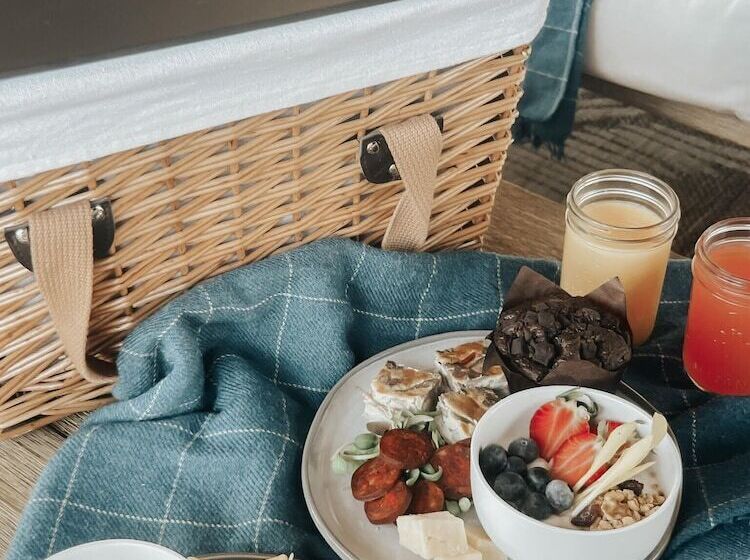 Отель The Winchester Lodge