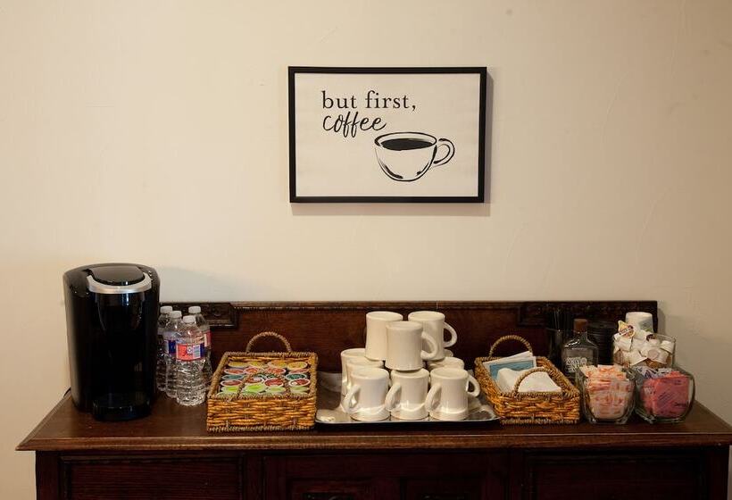 Отель The Winchester Lodge