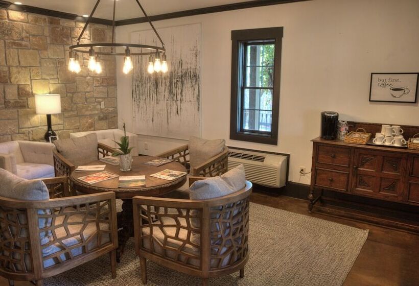 Отель The Winchester Lodge