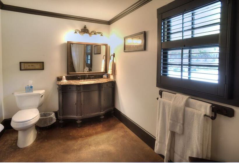 Отель The Winchester Lodge