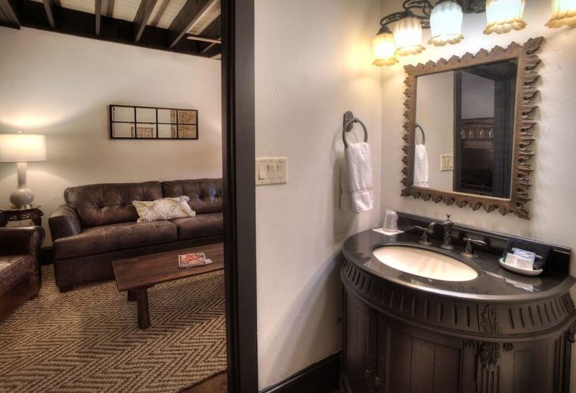 Отель The Winchester Lodge