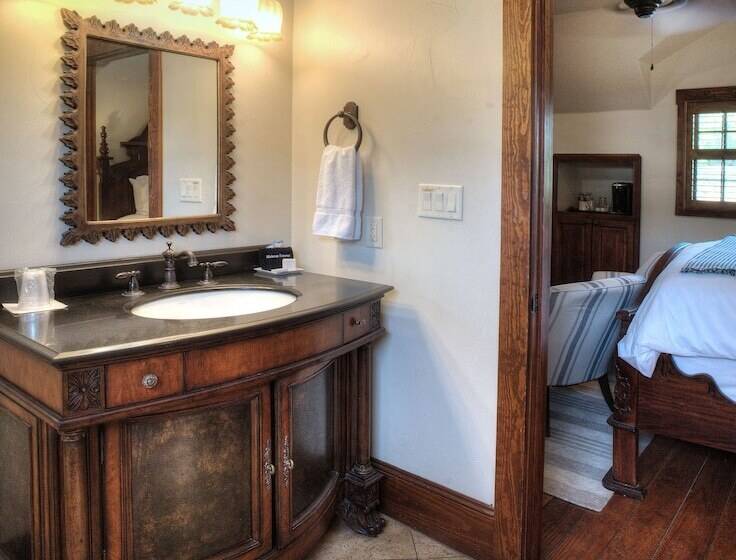 Отель The Winchester Lodge