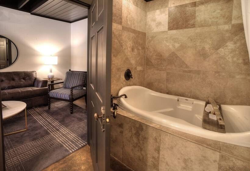 Отель The Winchester Lodge