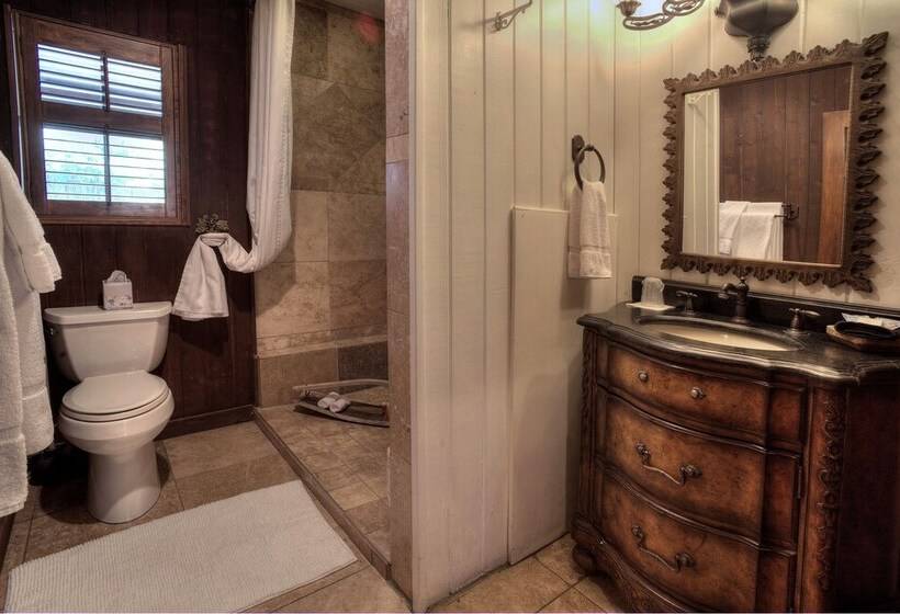 Отель The Winchester Lodge