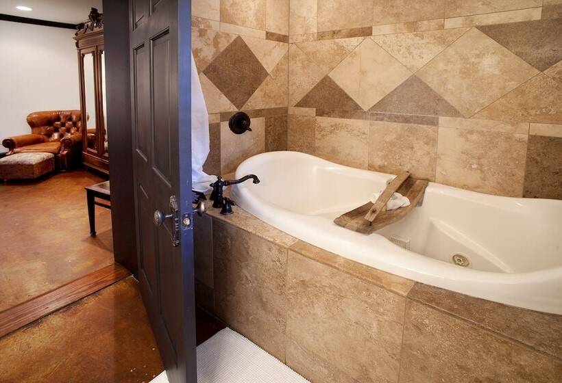 Отель The Winchester Lodge