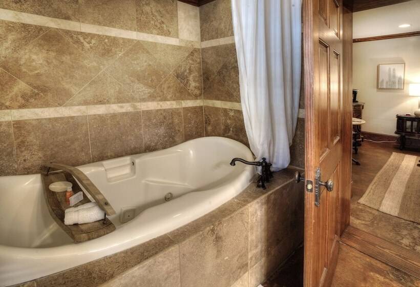 Отель The Winchester Lodge