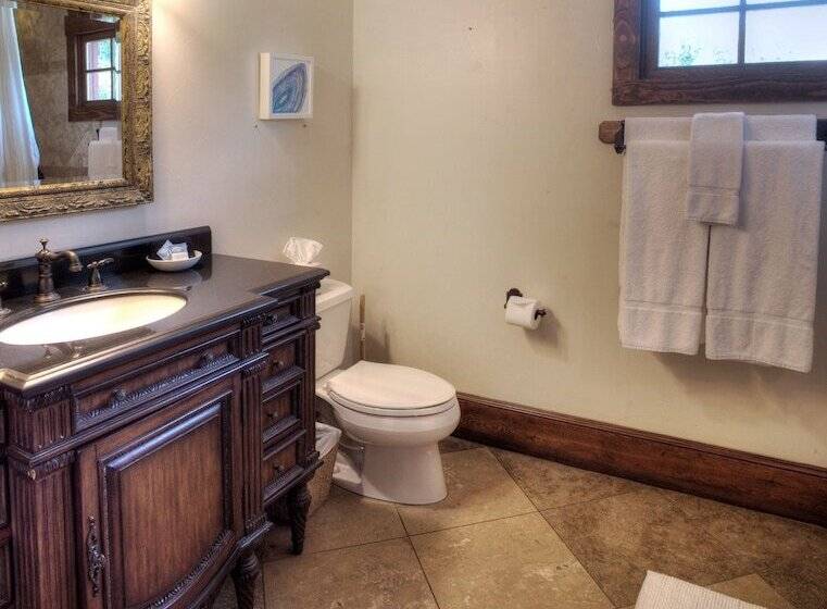 Отель The Winchester Lodge